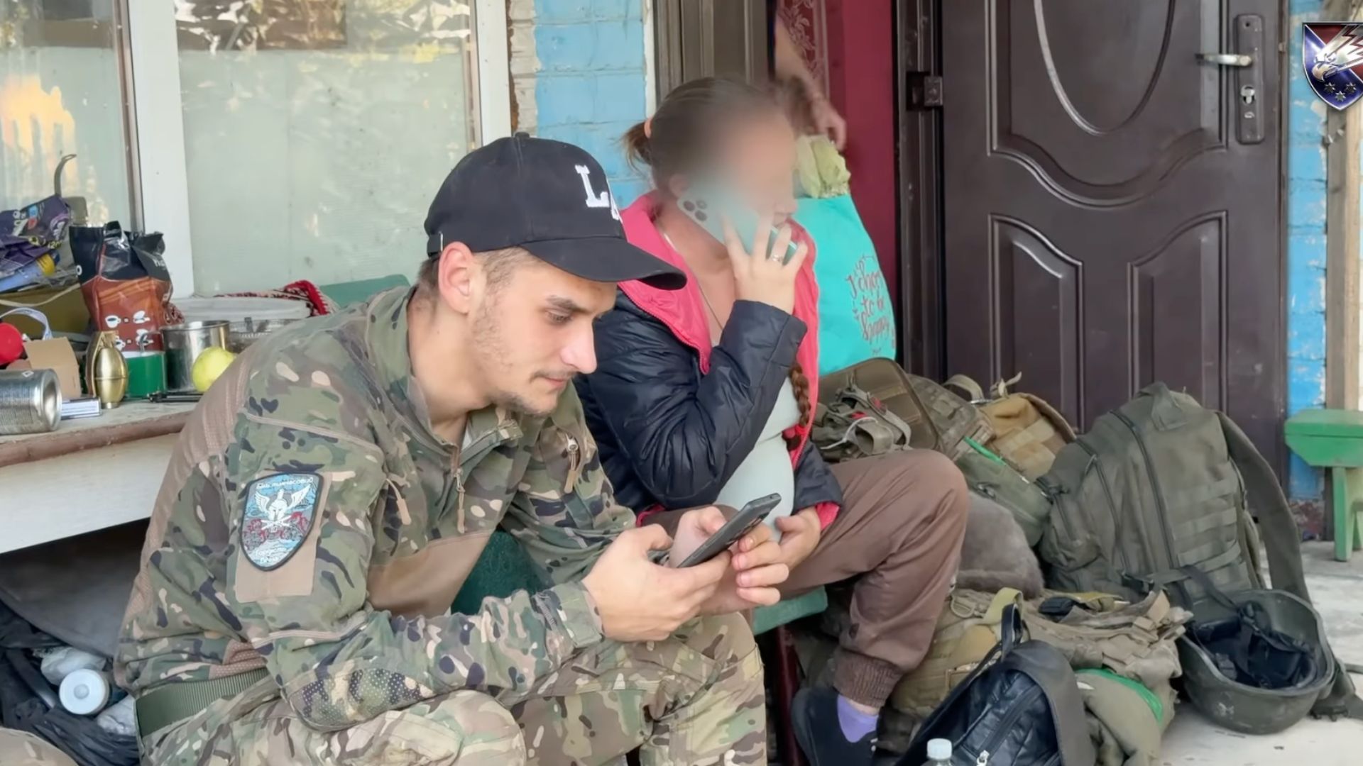 Українські військові допомогли евакуюватися вагітній жінці з Покровська, яка намагалася виїхати з міста велосипедом