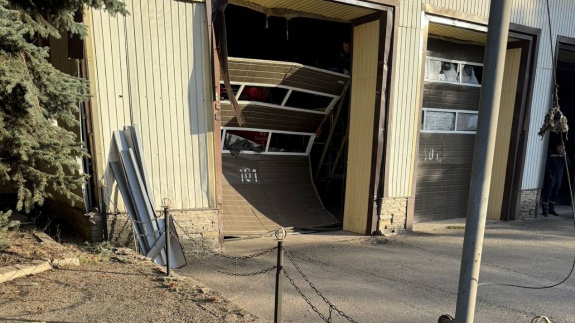 Росія атакувала лікарню в Дружківці дронами-камікадзе. Опубліковані фотографії наслідків атаки