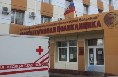 На окупованих територіях РФ дозволила працювати медикам без повної кваліфікації