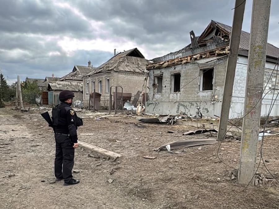 Поранені три людини, є руйнування. Окупанти скинули дві бомби на Костянтинівку