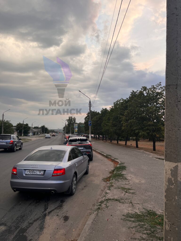 В окупованому Луганську показали черги за бензином