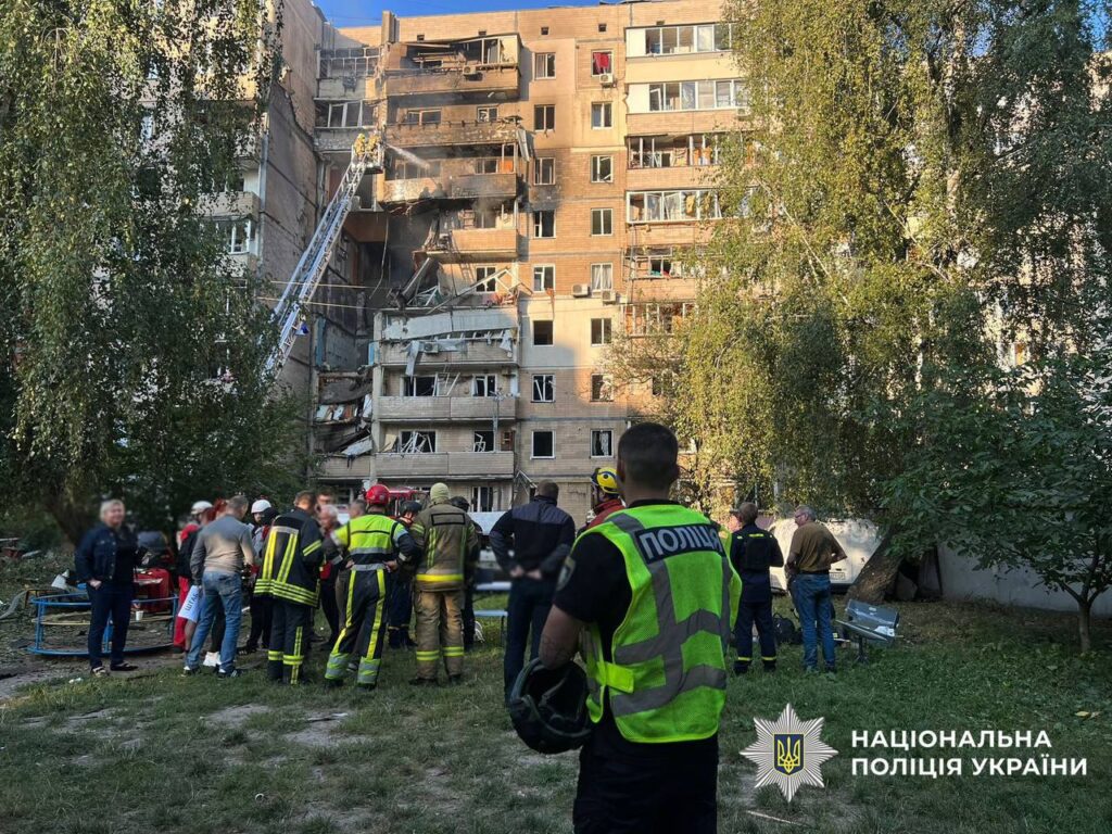 Масована атака РФ: зруйновані будинки в Києві та пожежа в Кабміні, серед загиблих — немовля