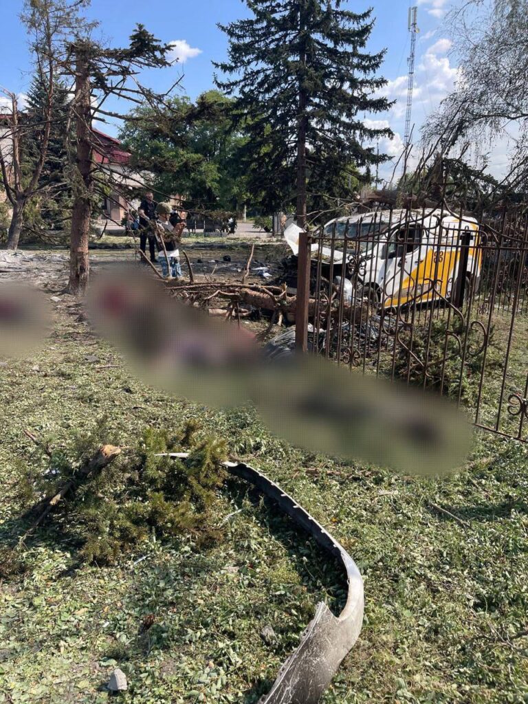 Росія скинула авіабомбу село Ярова на Донеччині: загинули люди, які стояли в черзі за пенсією