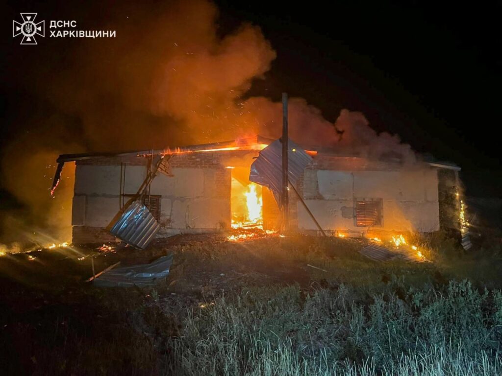 У Запоріжжі рятувальники завершили ліквідацію пожеж після російського обстрілу міста реактивною артилерією