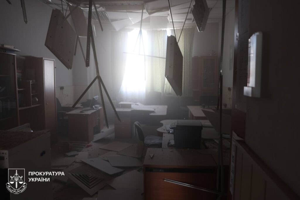 Прокурори задокументували наслідки атаки ворожого БпЛА по Харкову: постраждали четверо людей