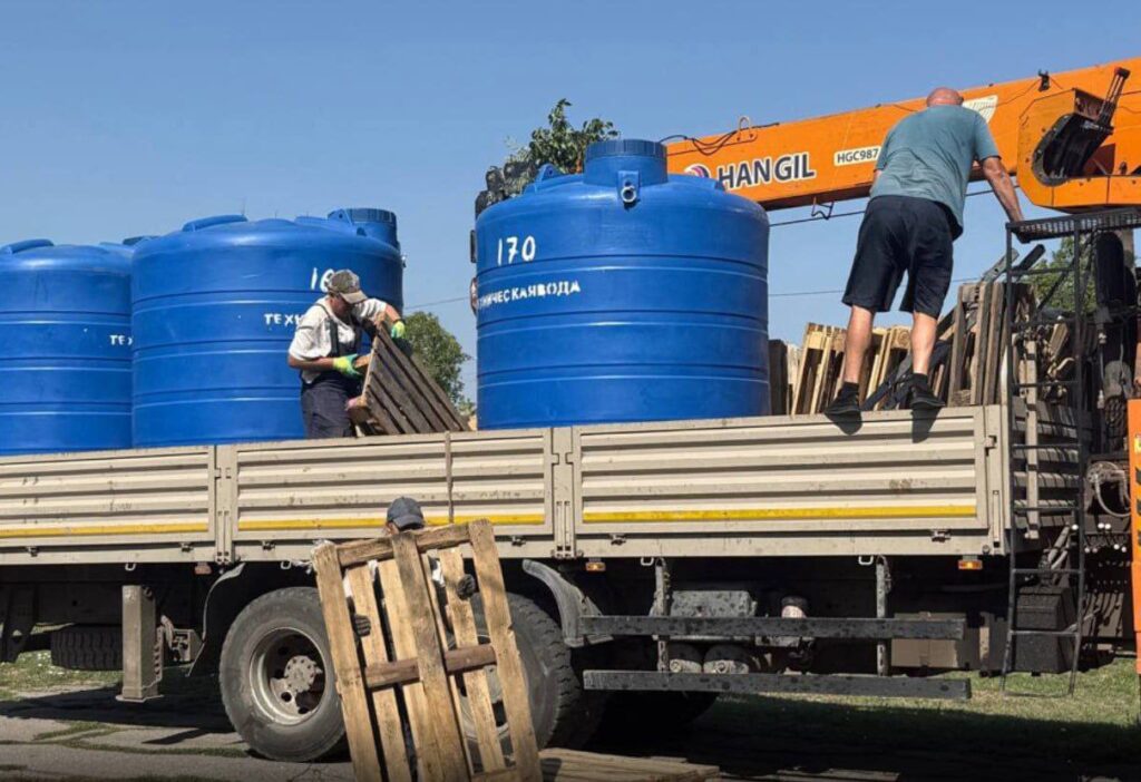 Бочки з водою, що були розрекламовані Пушиліним, стало важко знайти