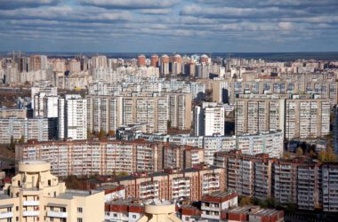 Переселенці з окупованих територій досі не можуть отримати компенсацію за зруйноване житло