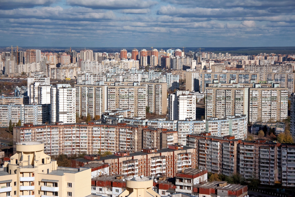 Переселенці з окупованих територій досі не можуть отримати компенсацію за зруйноване житло