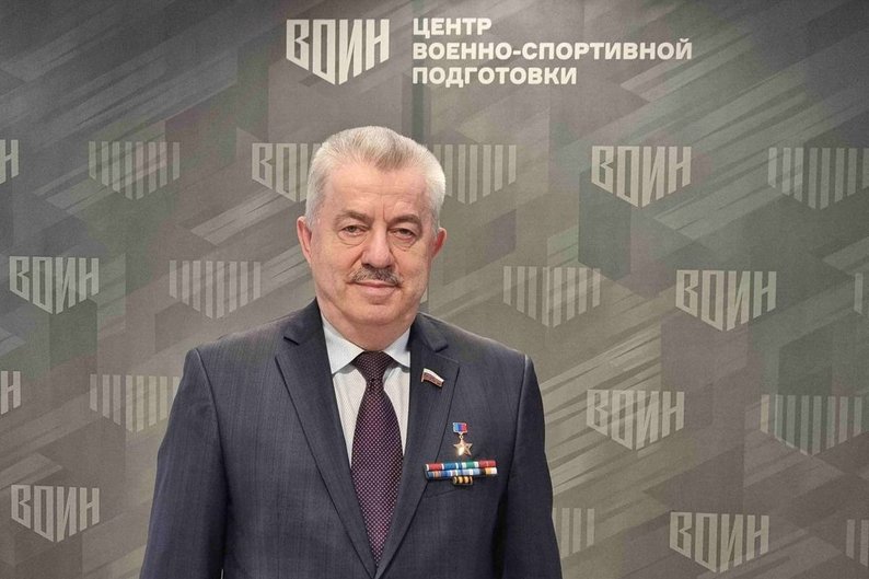 Російські офіцери зайнялися військовим вишколом українських підлітків в окупації