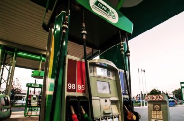 В окупованому Донецьку на заправці неможливо розрахуватися карткою за бензин