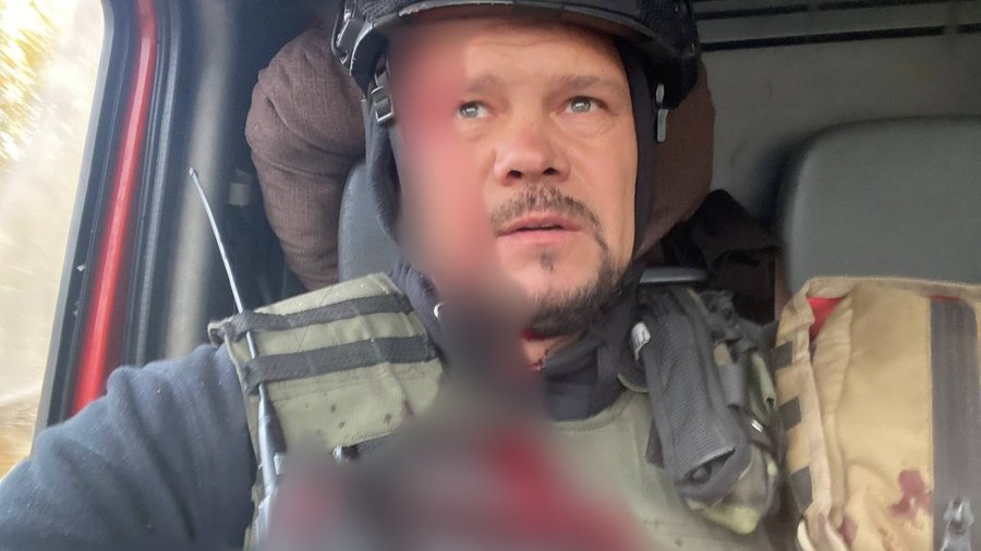Дрон атакував автівку волонтера на виїзді з Костянтинівки. Водій поранений, але вціліли чотири пасажири, яких він встиг евакуювати