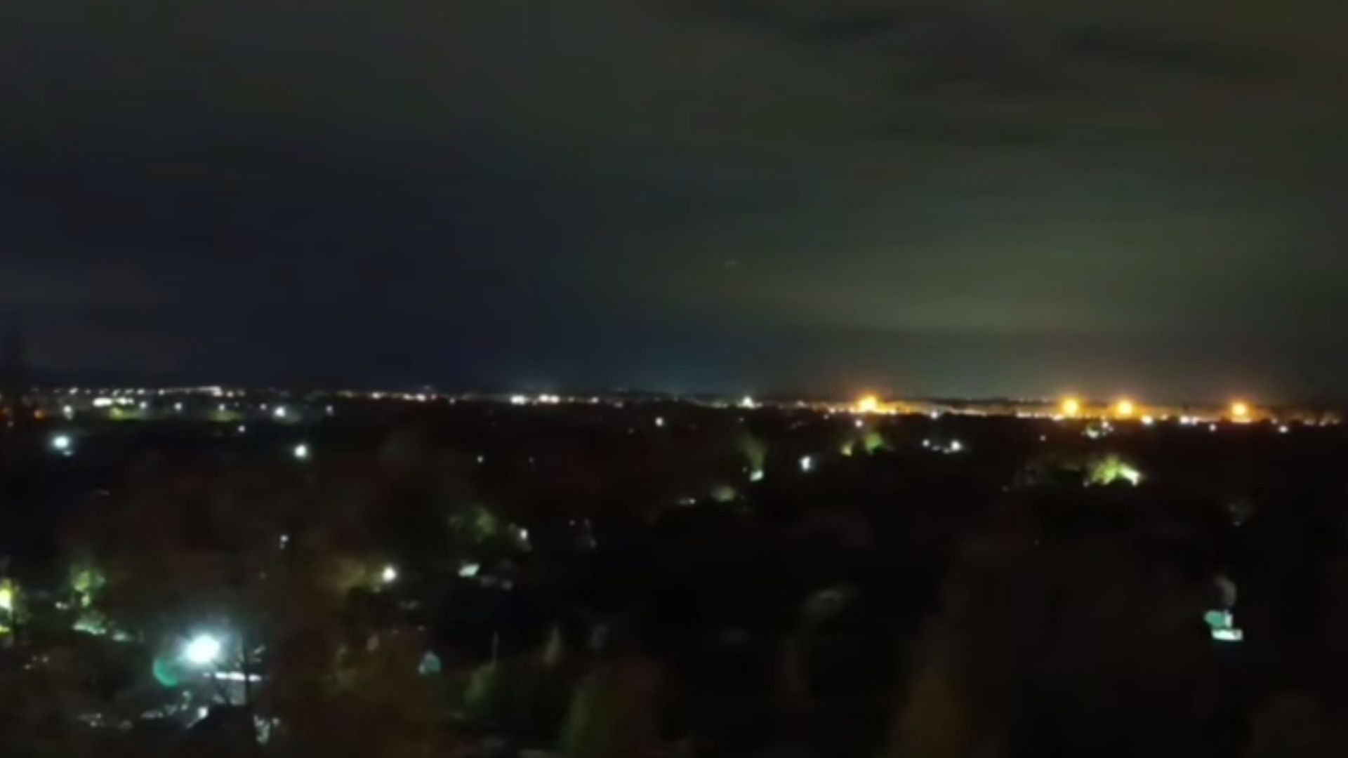 Є відео влучань — вночі 6 жовтня ЗСУ поцілили по заводу ім. Свердлова в Дзержинську та нафтотерміналу в Криму