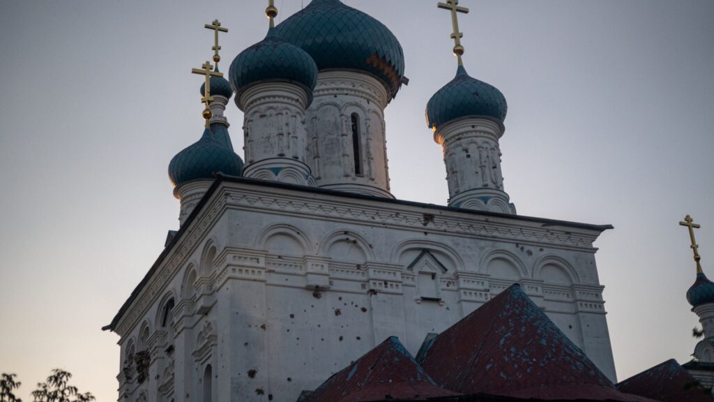 Лінія оборони чи корупційна схема: репортаж зі скандальних фортифікацій Святогірської громади