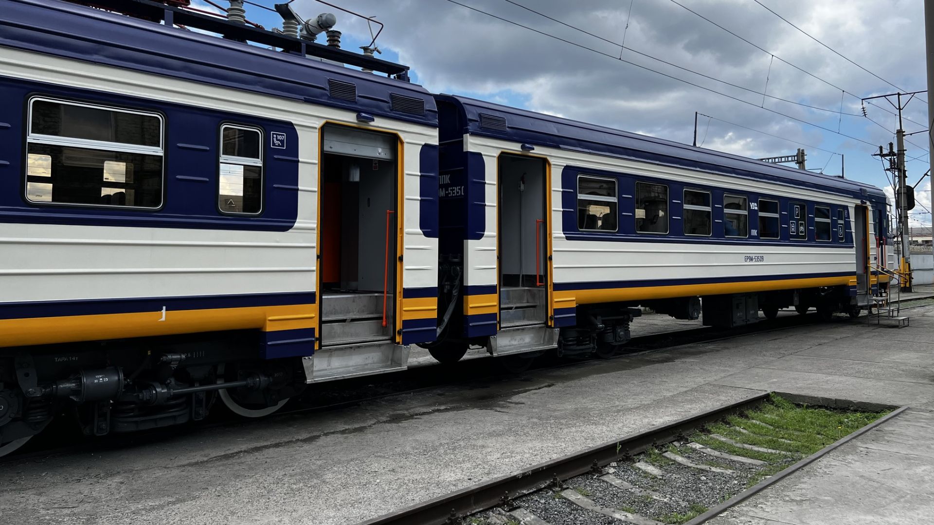 Через знеструмлення на Донеччині тимчасово скасували кілька приміських поїздів