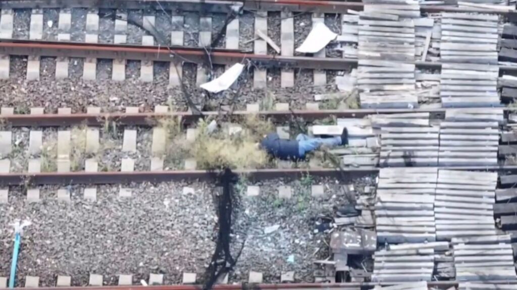 Росіяни розстріляли цивільних біля вокзалу у Покровську — одну дівчину вдалося врятувати