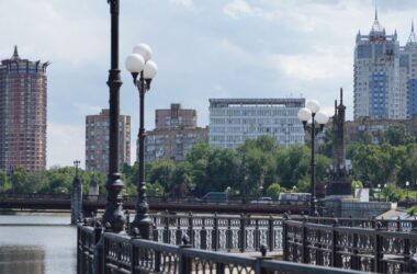 Жителька окупованого Донецька заявила про тортури ФСБ після зйомки наслідків удару по їхній будівлі