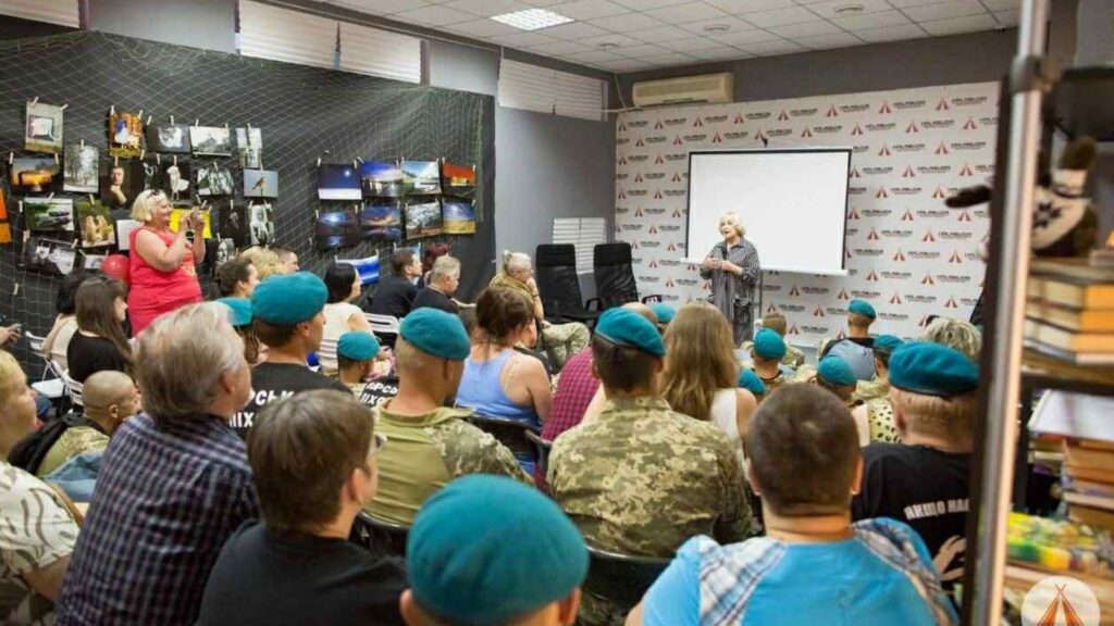 Халабуда жива: як маріупольчанка продовжує справу зниклого чоловіка