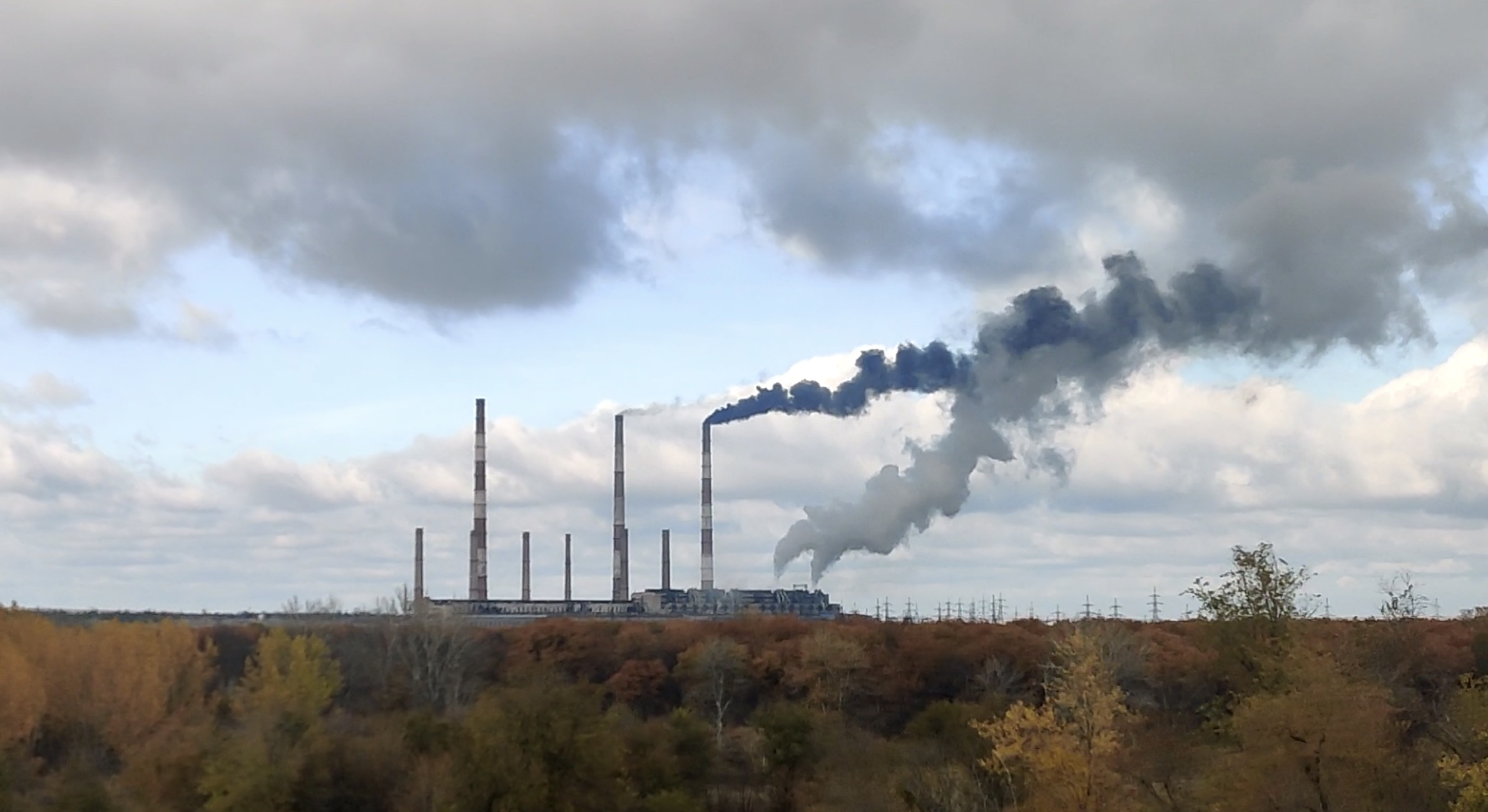 У мережі показали наслідки пожежі на ТЕС в Щасті: окупована область поринула у блекаут