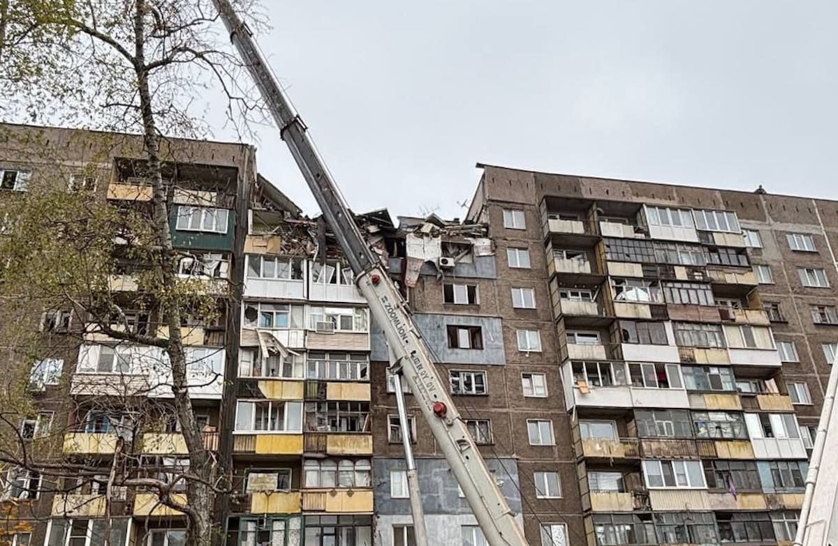 Окупанти назвали причину вибуху в багатоповерхівці в Алчевську