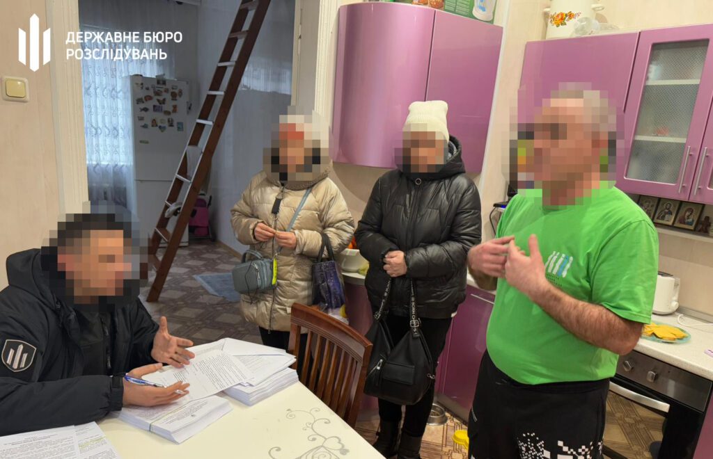 Слідчі викрили чиновника з Луганщини, який разом зі спільниками привласнив понад 100 мільйонів гривень