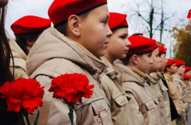 Окупанти використовують &#8220;Юнармію&#8221; для підготовки дітей до війни проти України