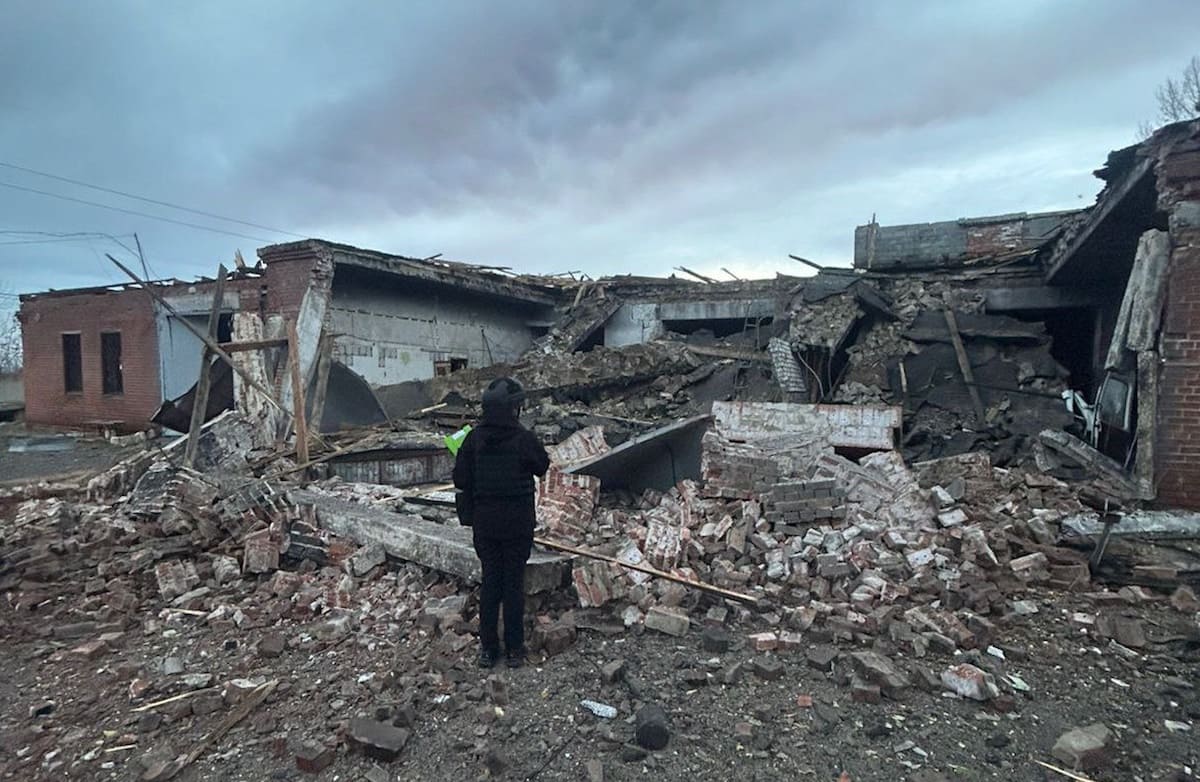 Вісім людей загинули на Донеччині за добу через обстріли армії РФ. Постраждалих майже 20