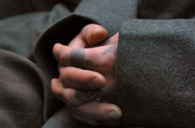 На Луганщині окупанти переслідують місцевих мешканців через пропаганду забороненої субкультури