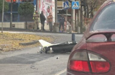 У Донецьку безпілотник впав посеред дороги. У місті утворилась пробка