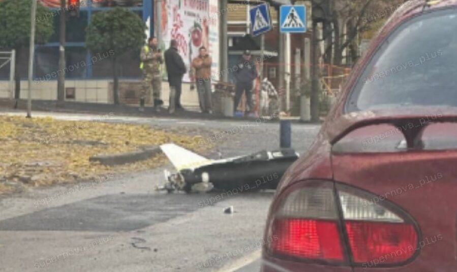 У Донецьку безпілотник впав посеред дороги. У місті утворилась пробка