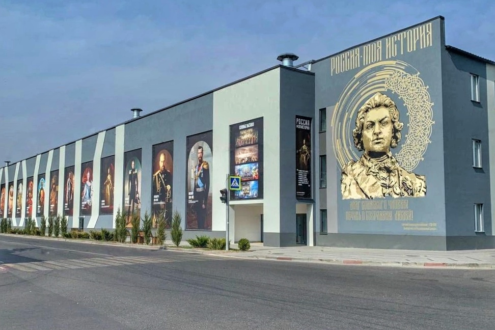 У тимчасово окупованому Мелітополі дітей змушують відвідувати парк російської пропаганди