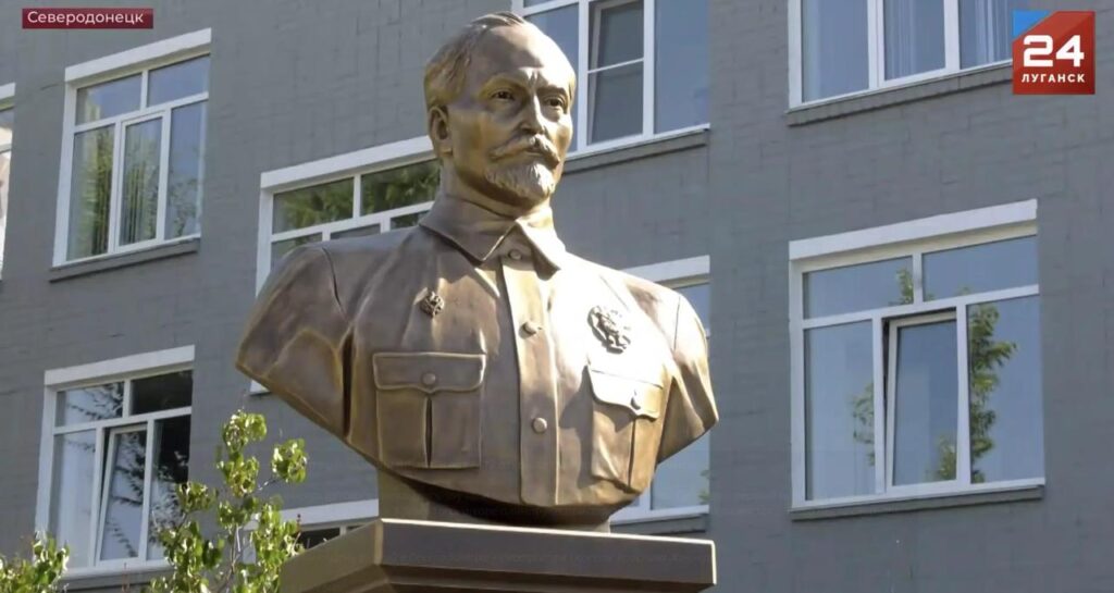 На окупованій Луганщині двом школам присвоїли імена радянського діяча Дзержинського та бойовика