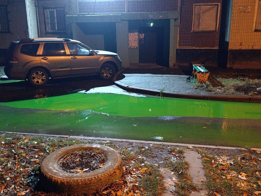 В окупованій Макіївці вулицями тече вода зеленого кольору. Що сталося