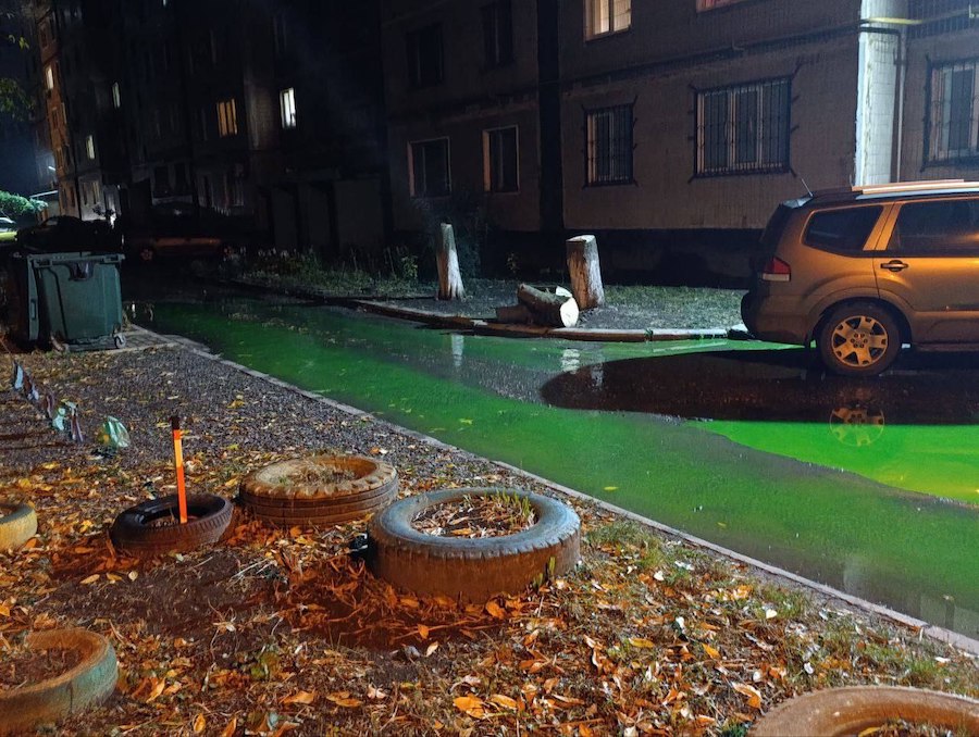 В окупованій Макіївці вулицями тече вода зеленого кольору. Що сталося