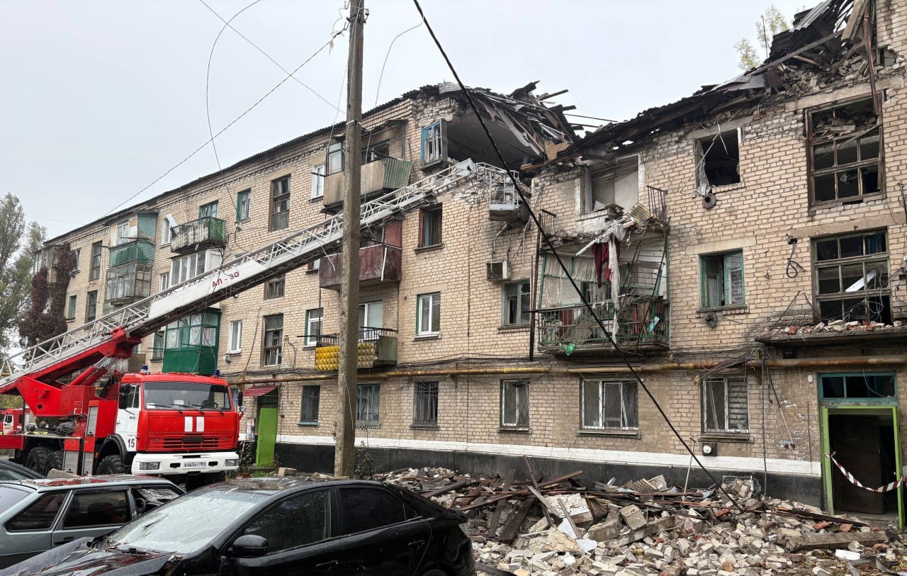 Росіяни не знають, що робити з пошкодженим будинком у Хрустальному