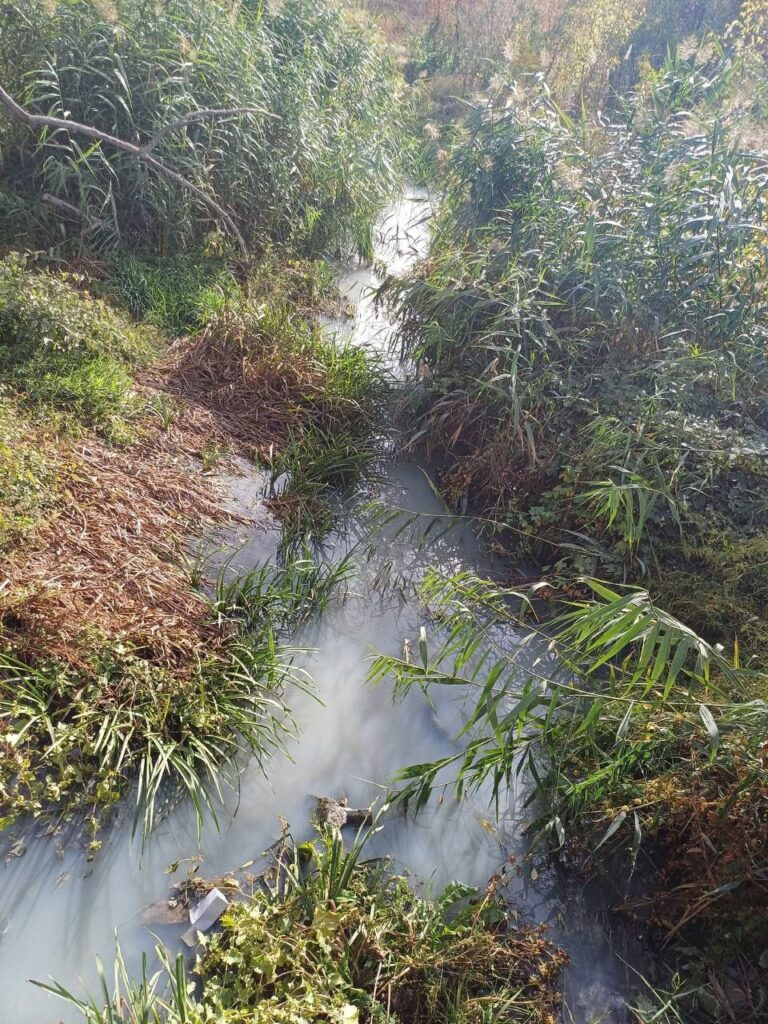 В окупованому Луганську стоки каналізації пустили в річку Вільхівку