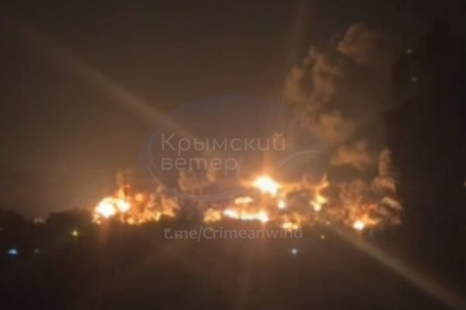 У Феодосії після атаки дронів спалахнула нафтобаза — окупаційна влада заявляє про атаку безпілотників