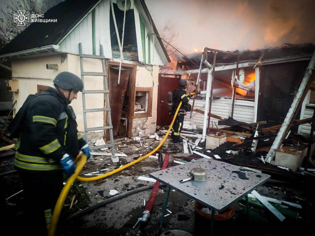 Нічна атака по Україні: рятувальники показали кадри ліквідації наслідків