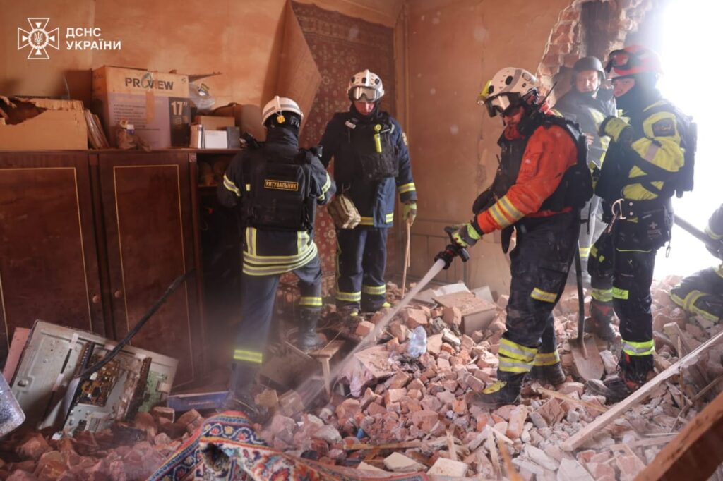 Нічна атака по Україні: рятувальники показали кадри ліквідації наслідків