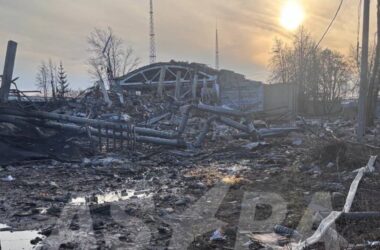 Росіяни показали фото наслідків вибуху на заводі “Пластмасс” у Копєйську, де виробляли боєприпаси