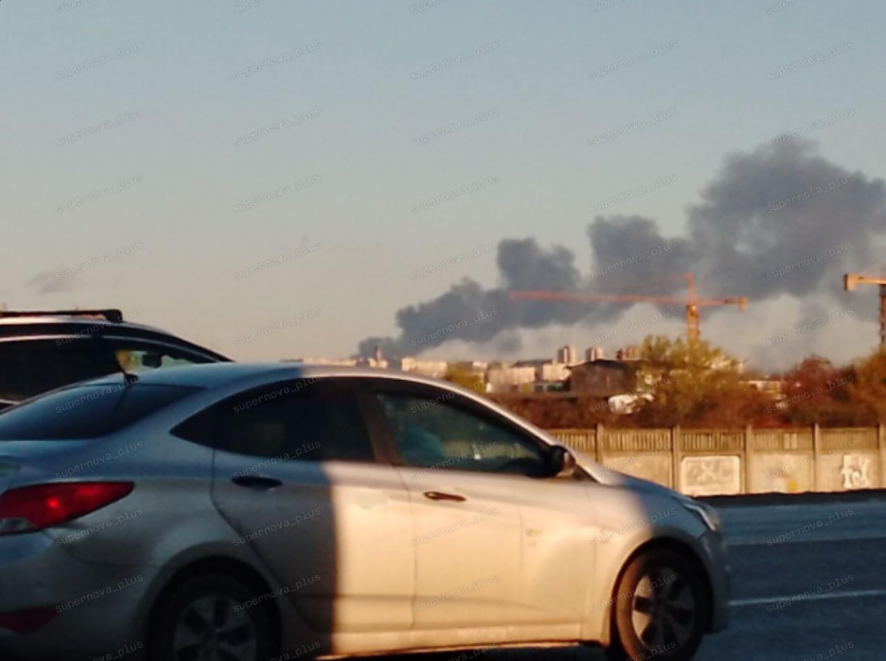 У Криму палають нафтобази: над Сімферополем та Гвардійським піднявся стовп чорного диму після атаки безпілотників