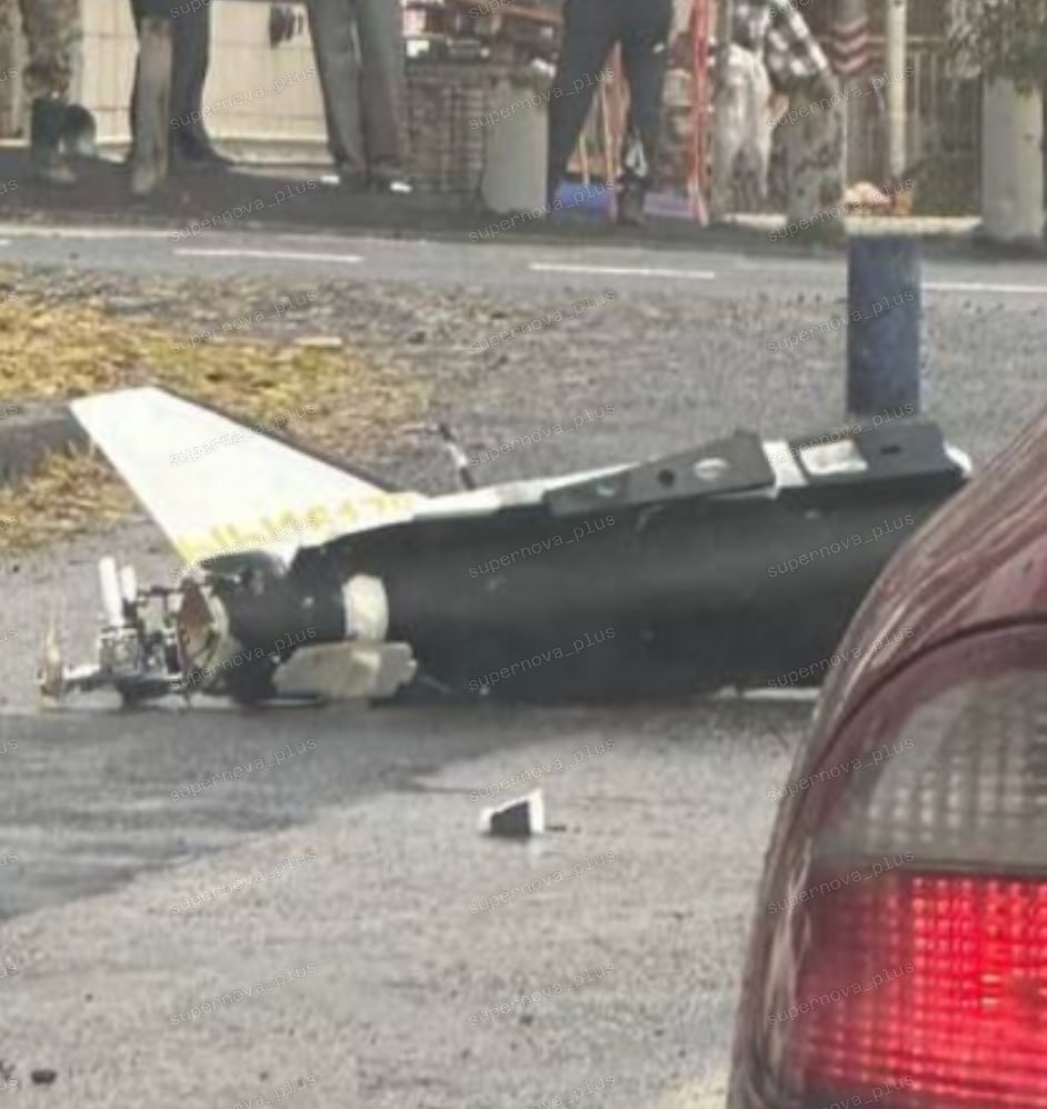 У Донецьку безпілотник впав посеред дороги. У місті утворилась пробка