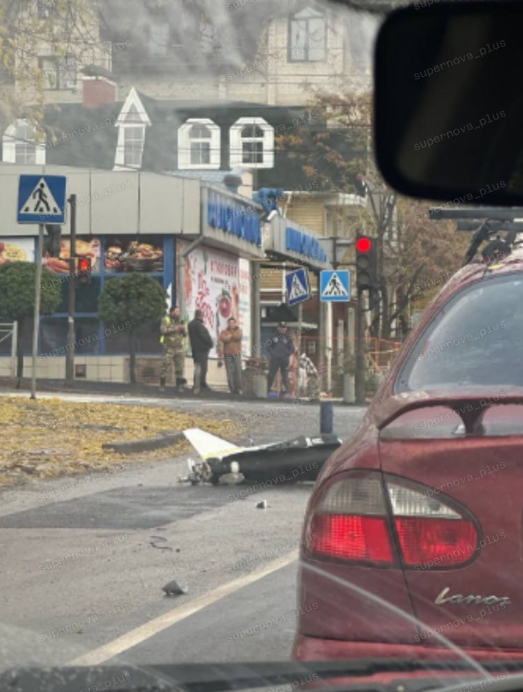 У Донецьку безпілотник впав посеред дороги. У місті утворилась пробка