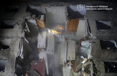 Вночі окупанти атакували Запоріжжя: з-під завалів дістали два тіла