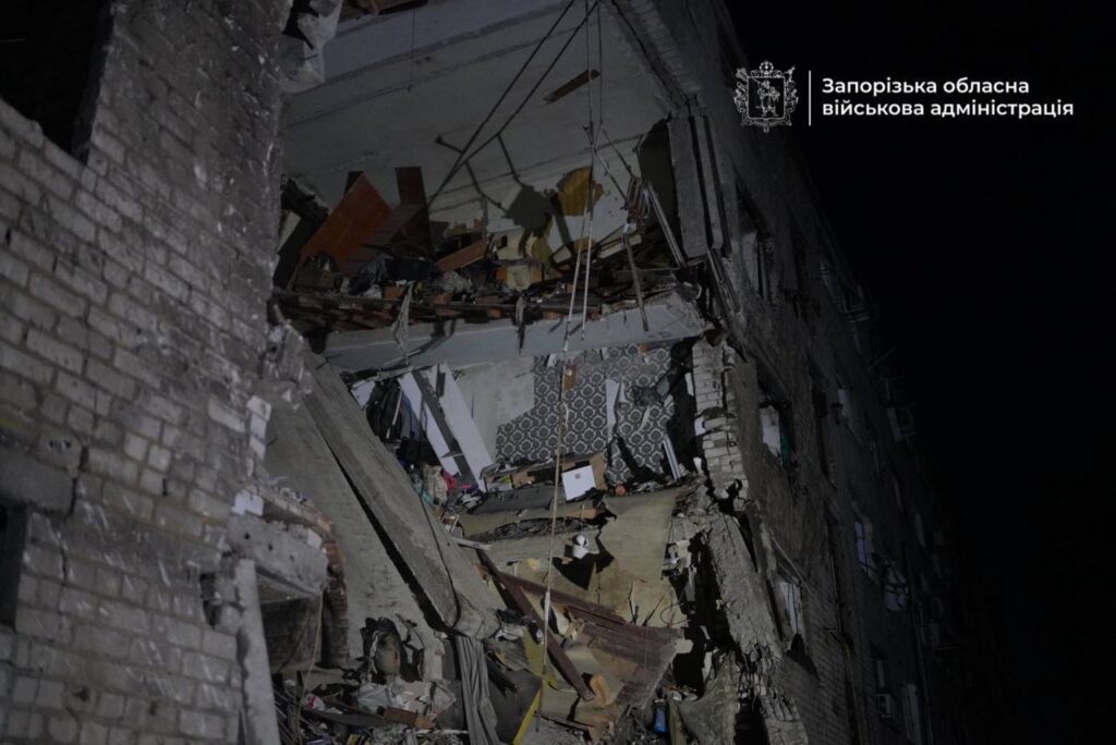 Вночі окупанти атакували Запоріжжя: з-під завалів дістали два тіла