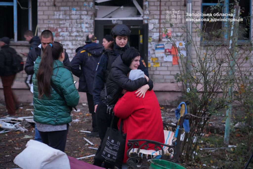 Вночі окупанти атакували Запоріжжя: з-під завалів дістали два тіла