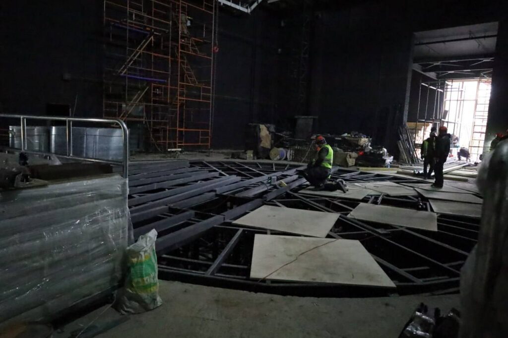 Окупанти показали, як зараз виглядає драмтеатр у Маріуполі