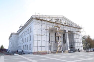 Окупанти показали, як зараз виглядає драмтеатр у Маріуполі