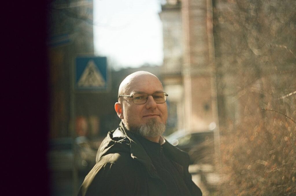 “Прошита біографія трамвайним полотном”: як робітник маріупольського заводу став поетом