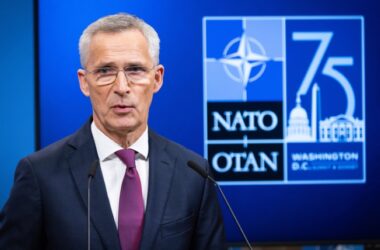 Ексгенсек НАТО пояснив, чому Альянс не закрив небо над Україною у 2022 році