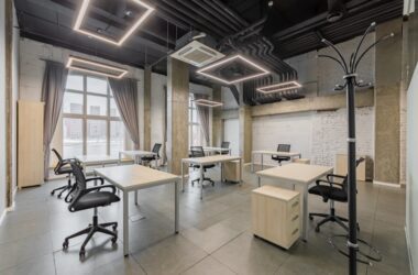 Вартість оренди офісів на окупованій Луганщині зросла на 70%: окупанти пояснюють це “високим попитом”, місцеві кажуть — бізнес закривається